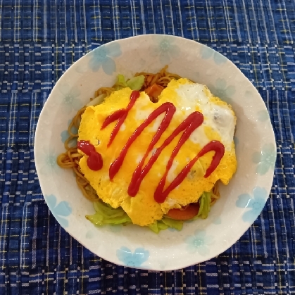 とろとろ卵のそばめしオムライス