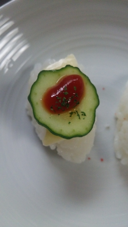 バジル/ケチャで　チーズと胡瓜の焼きおにぎり