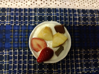 苺とりんごのご褒美ヨーグルト
