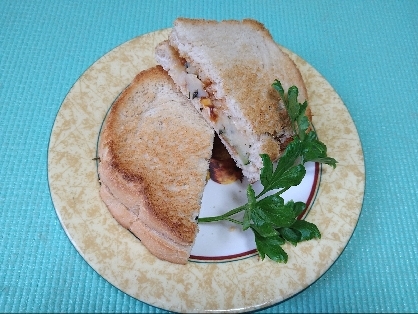 たっぷりポテトサラダ入りホットサンド