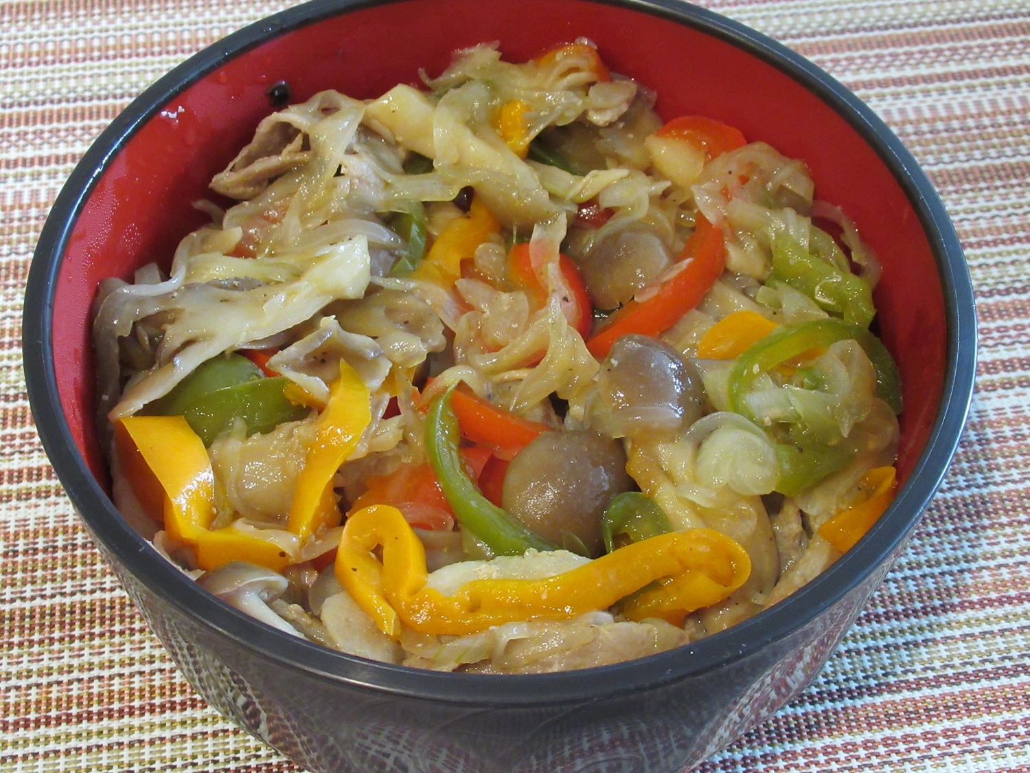 ランチに！パプリカときのこの豚丼