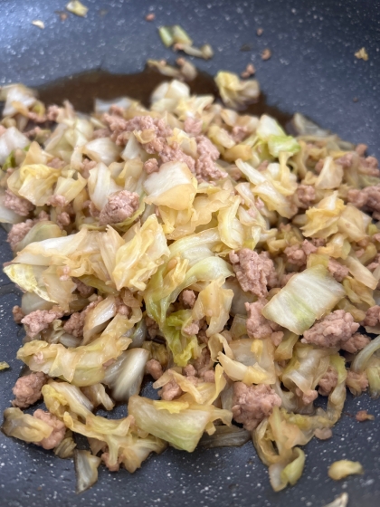 ご飯が止まらない！粗挽き挽肉とキャベツのそぼろ