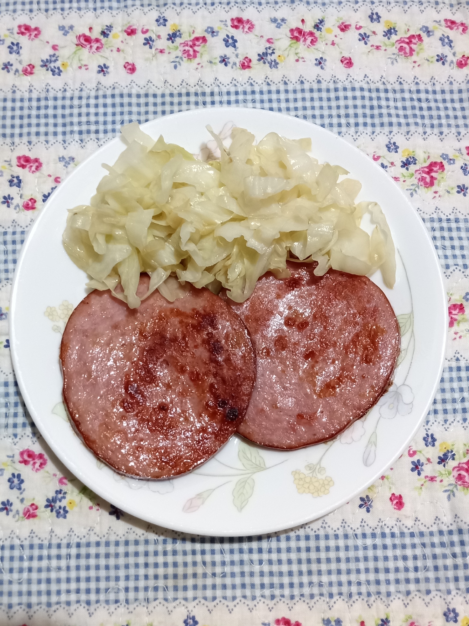 カンタン!豪華!ステーキハムのキャベツ添え♪