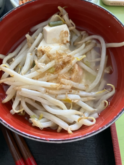 もやし・きゃべつ・わかめの味噌汁