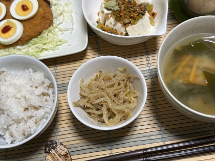 お野菜クライシスの時ついつい買っちゃうもやしちゃん…ナツいアツですからチンで完成、嬉しいですねしゃきしゃきが甘めのごま和え、おいしくいただきましたドウモゴチソ様