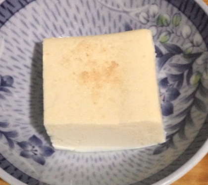 お豆腐に「ほんのりピンク色☆一味入りのお塩」