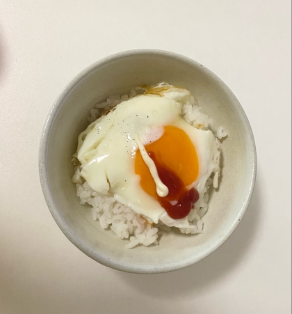 ケチャップとマヨネーズの目玉焼き丼