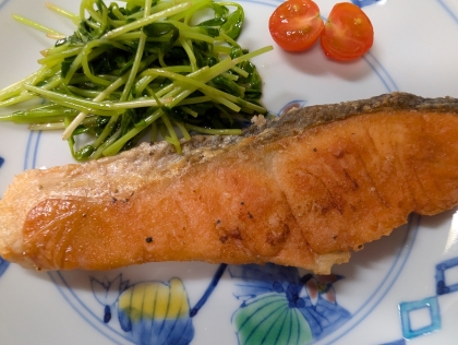 〜銀鮭のバターソテー、豆苗添え〜