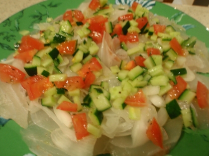 野菜と一緒に食べる　白身魚のカルパッチョ