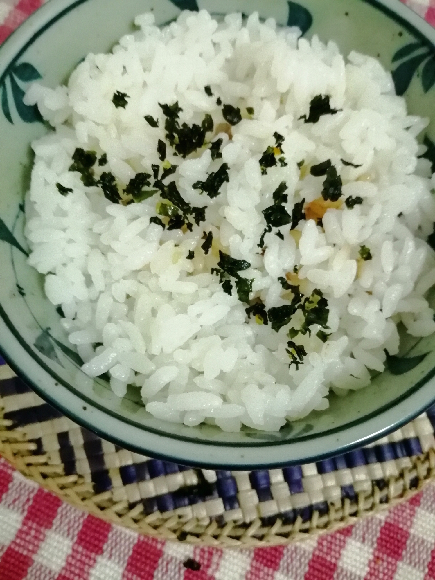 焼肉のたれの焼肉入りわかめふりかけ小盛りご飯