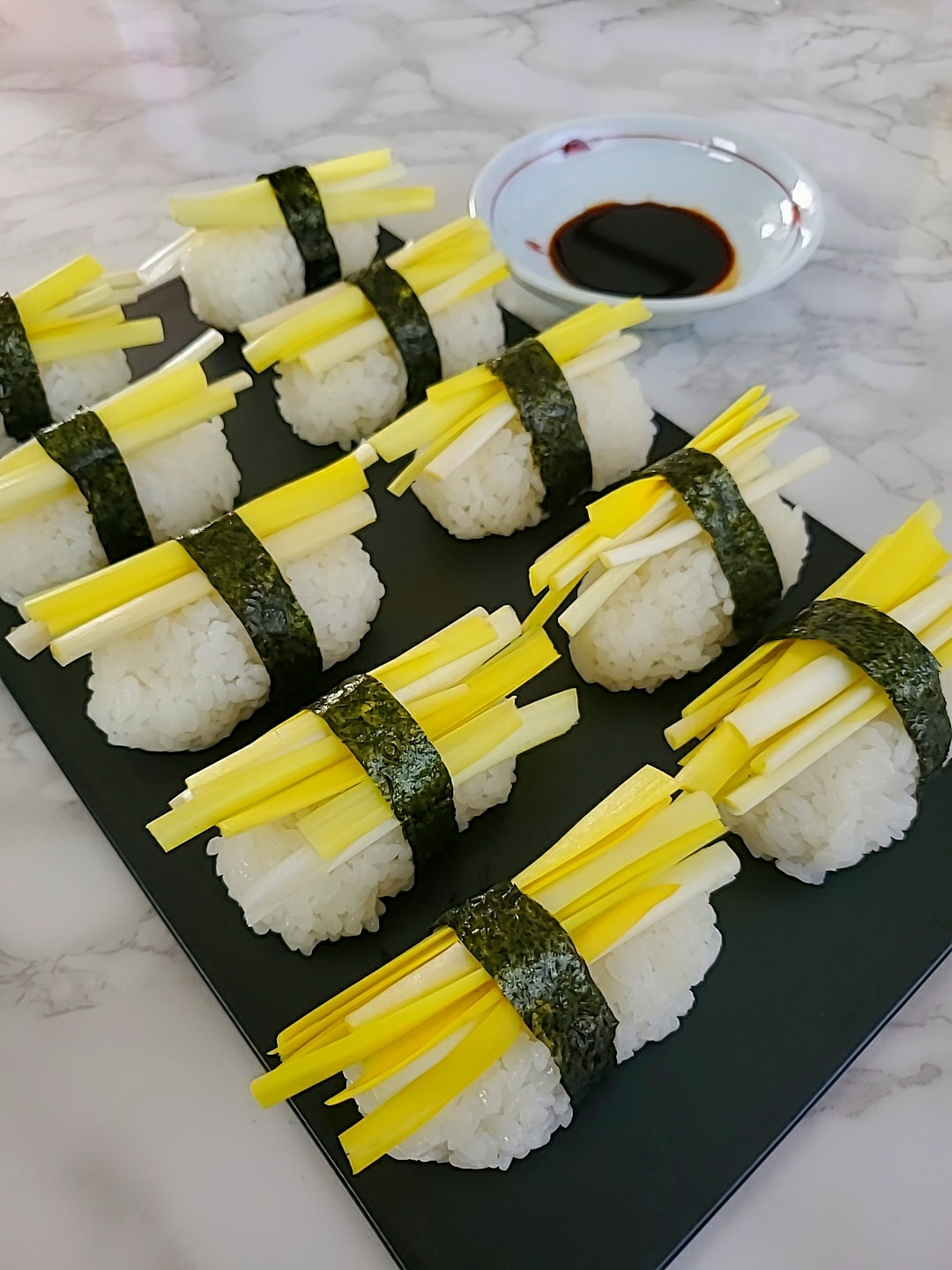 黄ニラ寿司