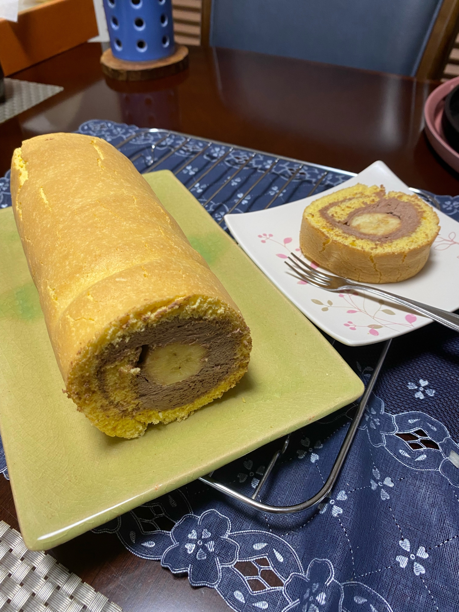 ラカントで作る❣️米粉チョコバナナロールケーキ