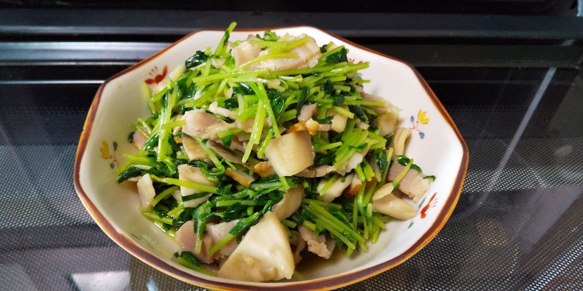 栄養満点！豆苗とベーコンの中華炒め