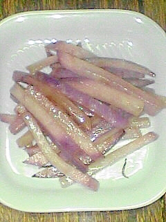 頂いた赤大根で　炒めものです♪