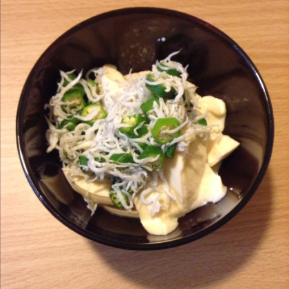 簡単で美味しいレシピですね！豆腐、オクラ、シラスの組み合わせは最高です！