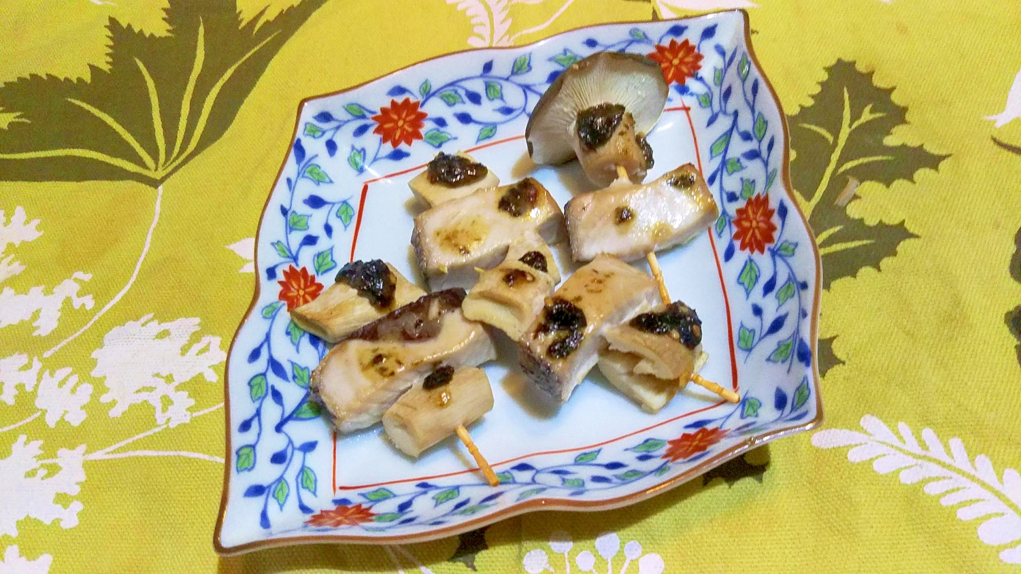 鰹のたたき・ﾌﾞﾅｸｲｰﾝの串焼き