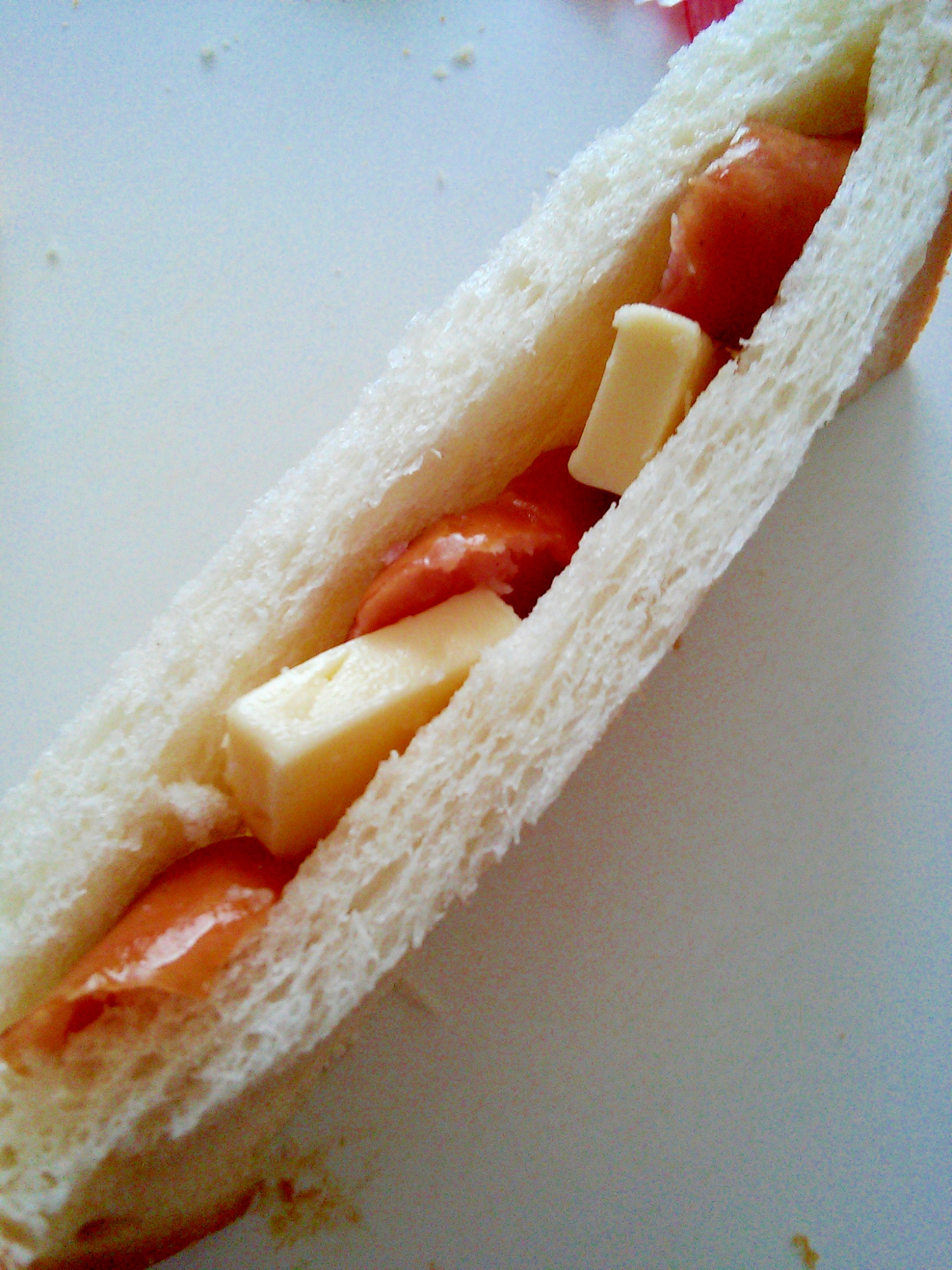 簡単☆朝ごパン☆ウインナーとチーズのポケットサンド