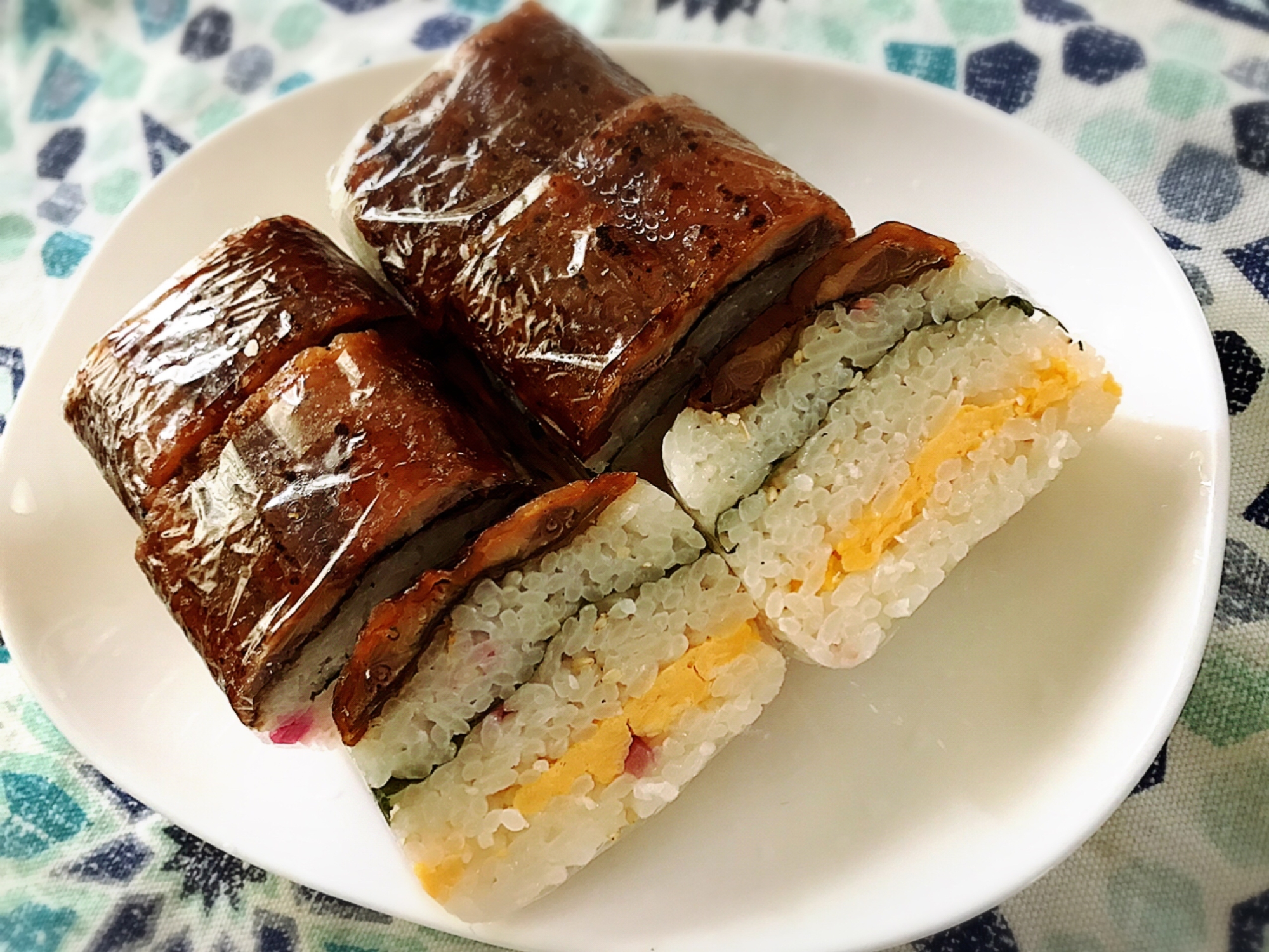 サンマの蒲焼きで簡単、節約押し寿司❣️