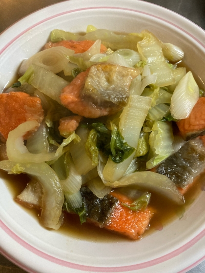 甘塩鮭なので下味不要でとても簡単でした。白菜も柔らかくなってめちゃくちゃおいしかったです！