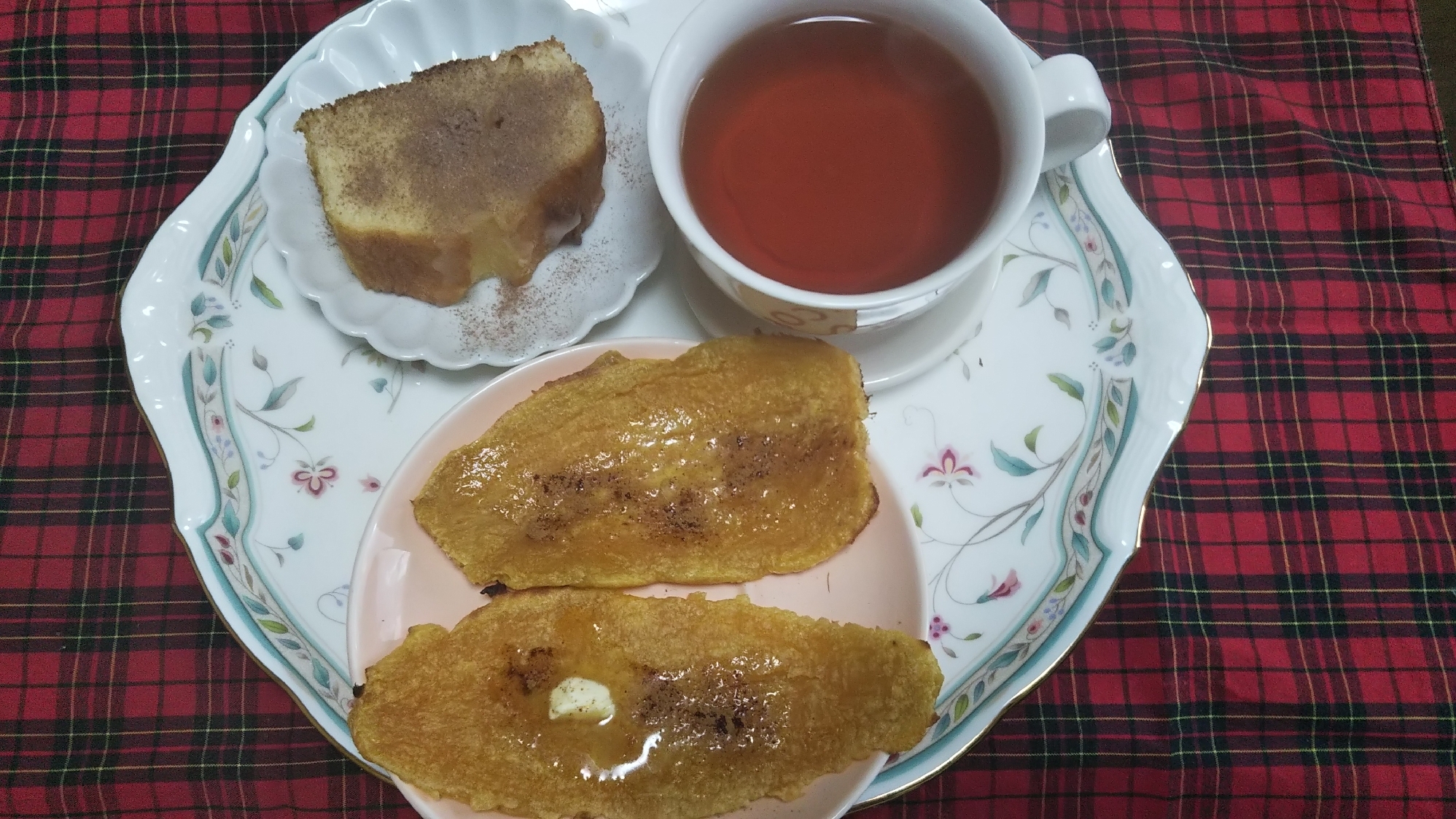 干し芋バターとパウンドケーキココアとレモンティー☆