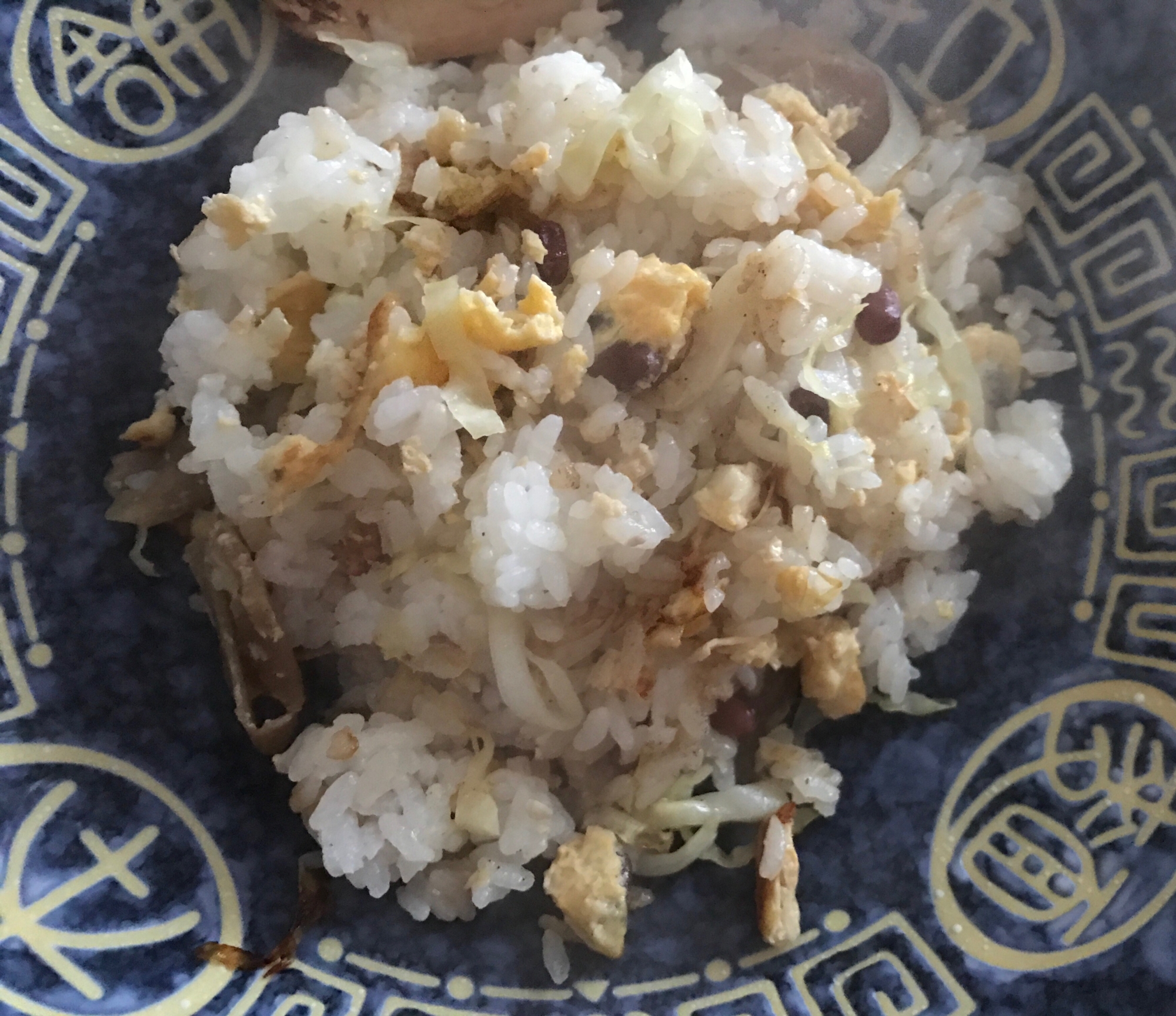 キャベツと茹で小豆、生姜の佃煮のチャーハン