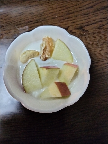 おはようございます。デザートに。りんごとナッツで美味しくできました。レシピ有難うございました。