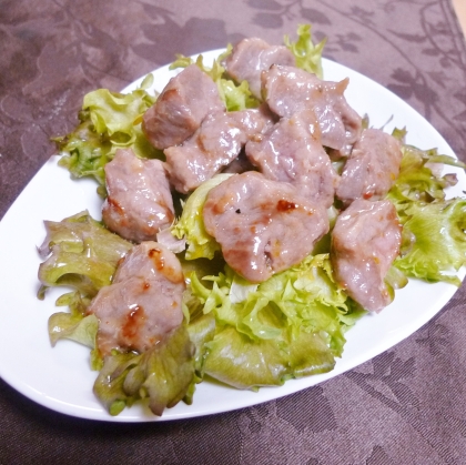 今日はカルビが安かったので♡
と理由をつけて肉！！
やっぱりお肉はおいしいです♡
そしてこのにんにく醤油のタレ、おいしすぎです♡
次の日少々香りが(笑)