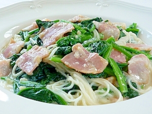 牛乳で ベーコンとほうれん草のクリームソース素麺 レシピ 作り方 By ぽんぽんぷー 楽天レシピ