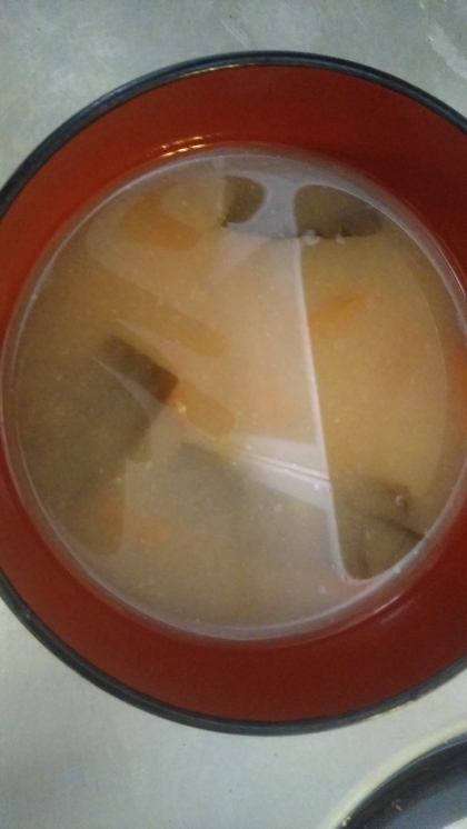 鮭とにんじんの味噌汁