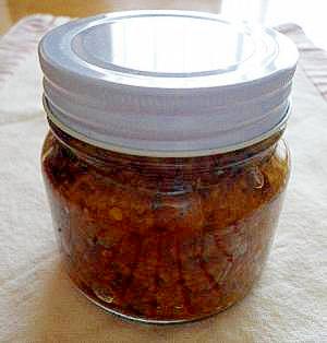 保存瓶に入った三升漬