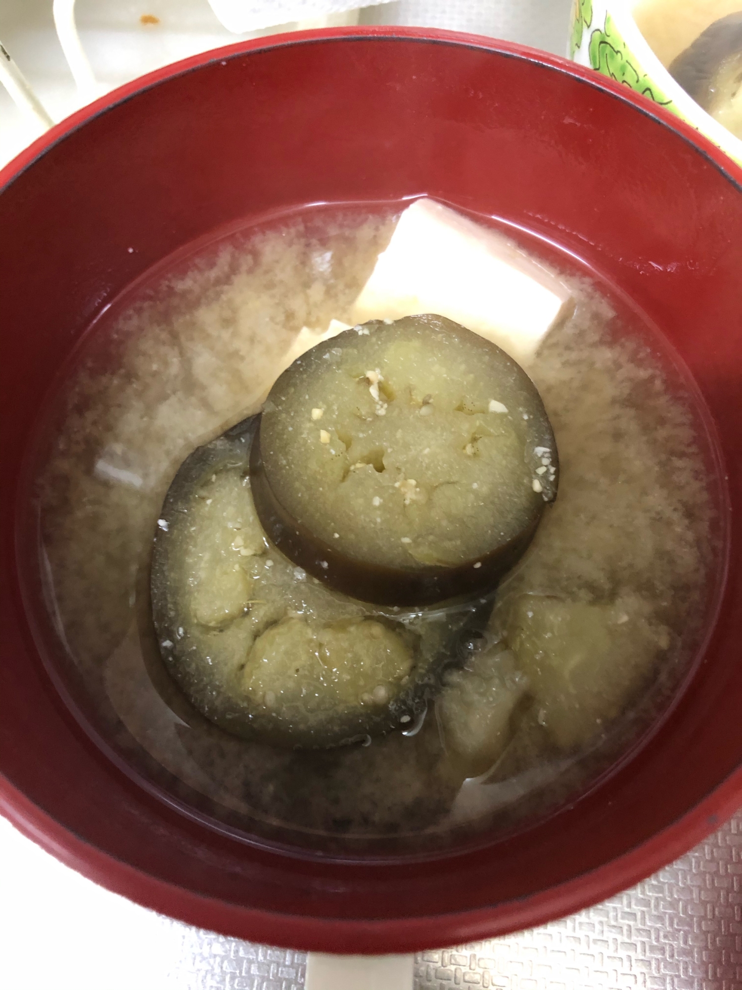 茄子と豆腐の味噌汁