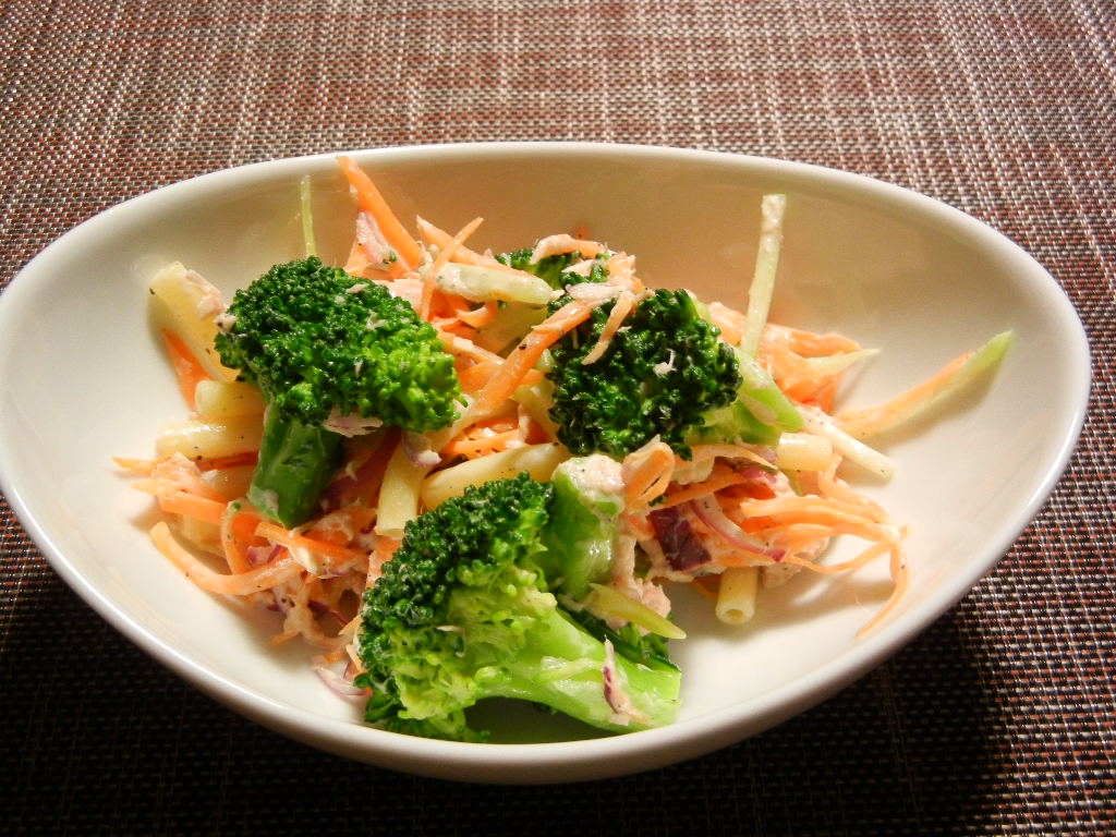 ブロッコリーとニンジンと紫玉ねぎのマカロニサラダ レシピ 作り方 By Kon9093 楽天レシピ