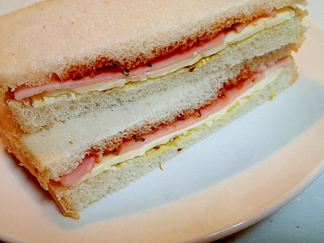 チーズとハムの洋風サンドイッチ
