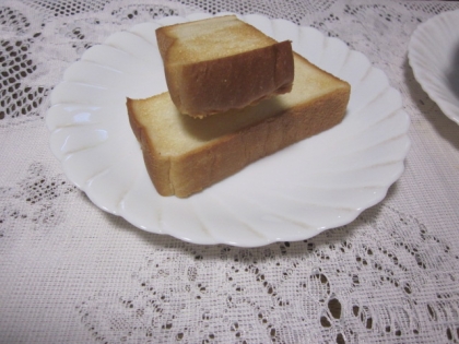刻んだデーツはちみつ食パン