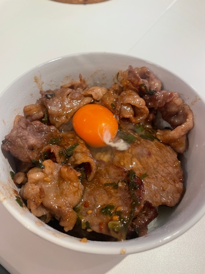 簡単すぎて旨すぎる!!焼き肉丼ぶり!!