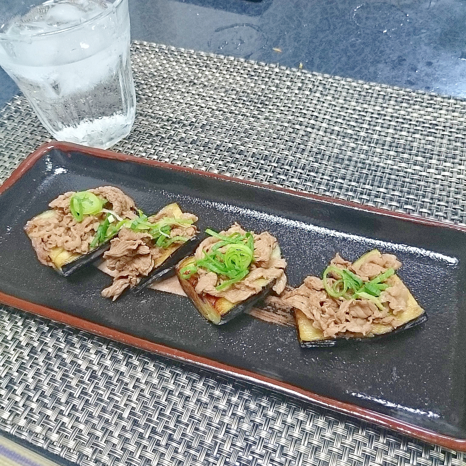 肉厚っ！茄子ステーキの牛肉のせ