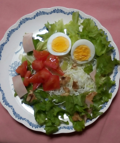 朝食♪トマト胡桃グリーンサラダ