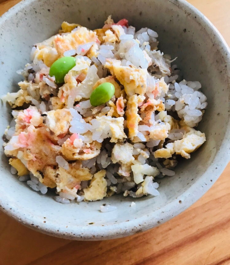 鯖缶と紅生姜、枝豆の黒ゴマチャーハン