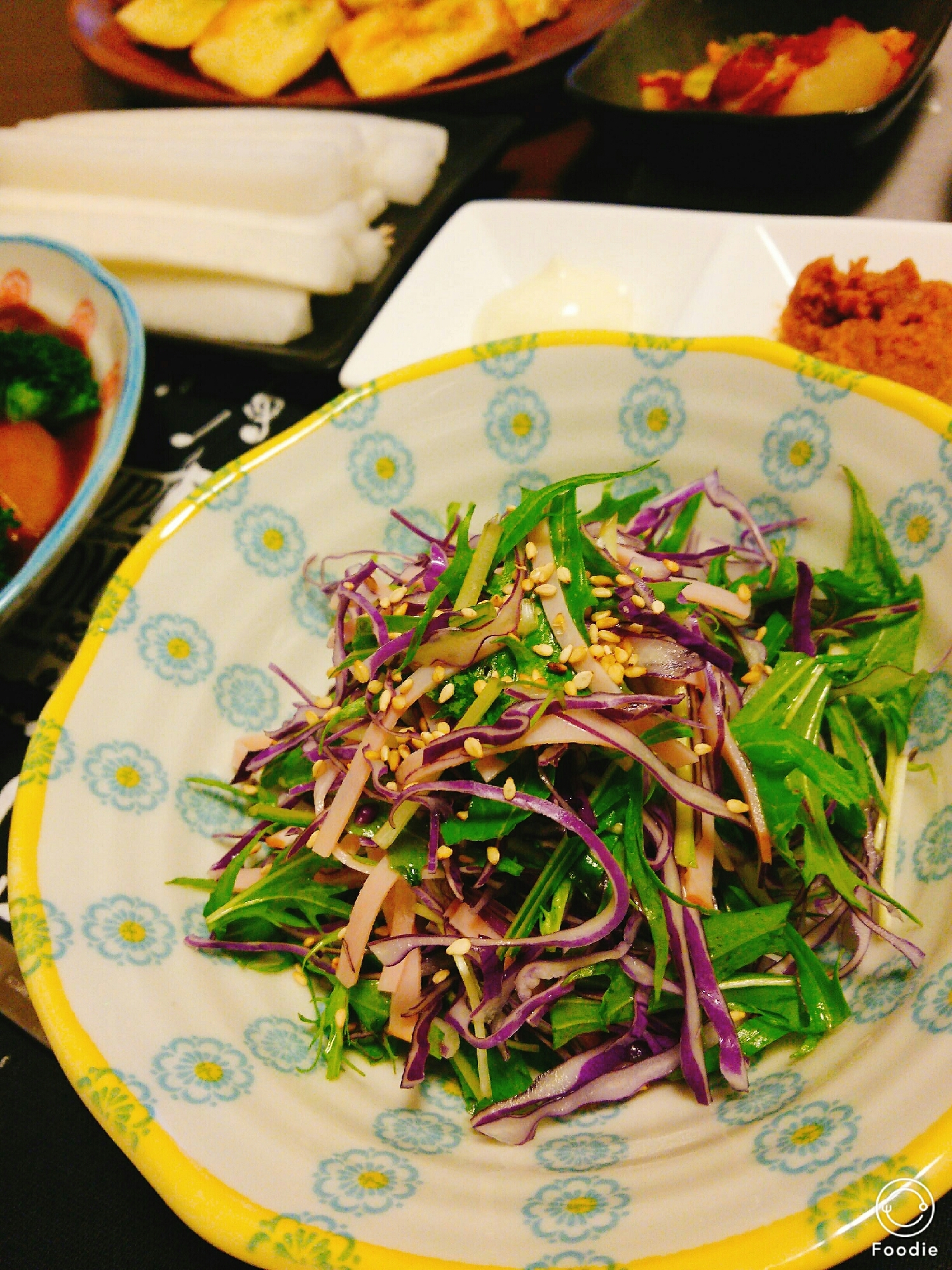 簡単！水菜と紫キャベツとハムのサラダ