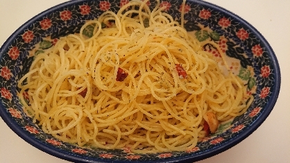 こんにちは(^-^)
本日の昼食に作りました♥️
アヒージョの残りで作るペペロンチーノはまた格別ですよね♪
とても美味しかったです⭐