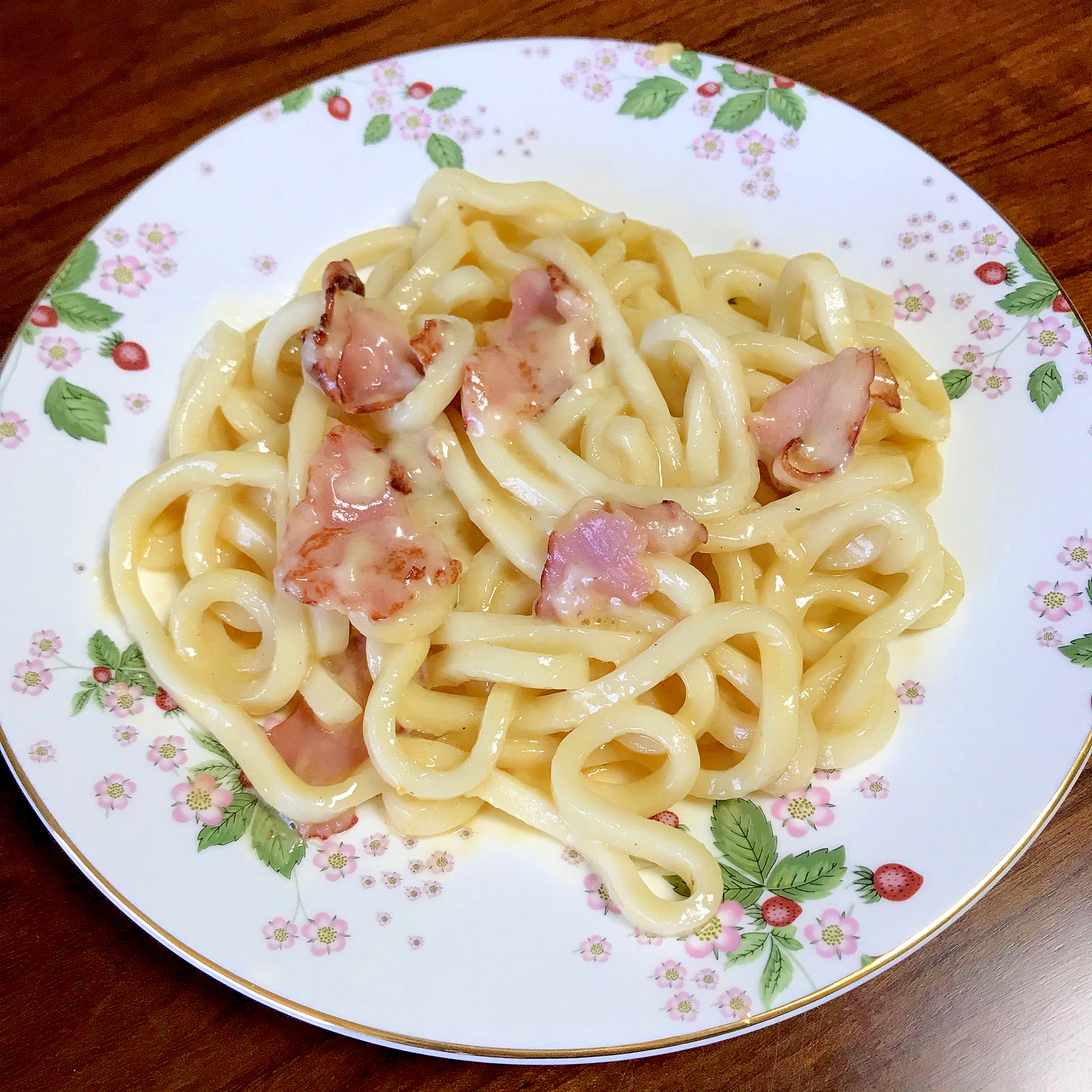 うどんで作るカルボナーラ