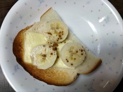 チーズとバナナトースト