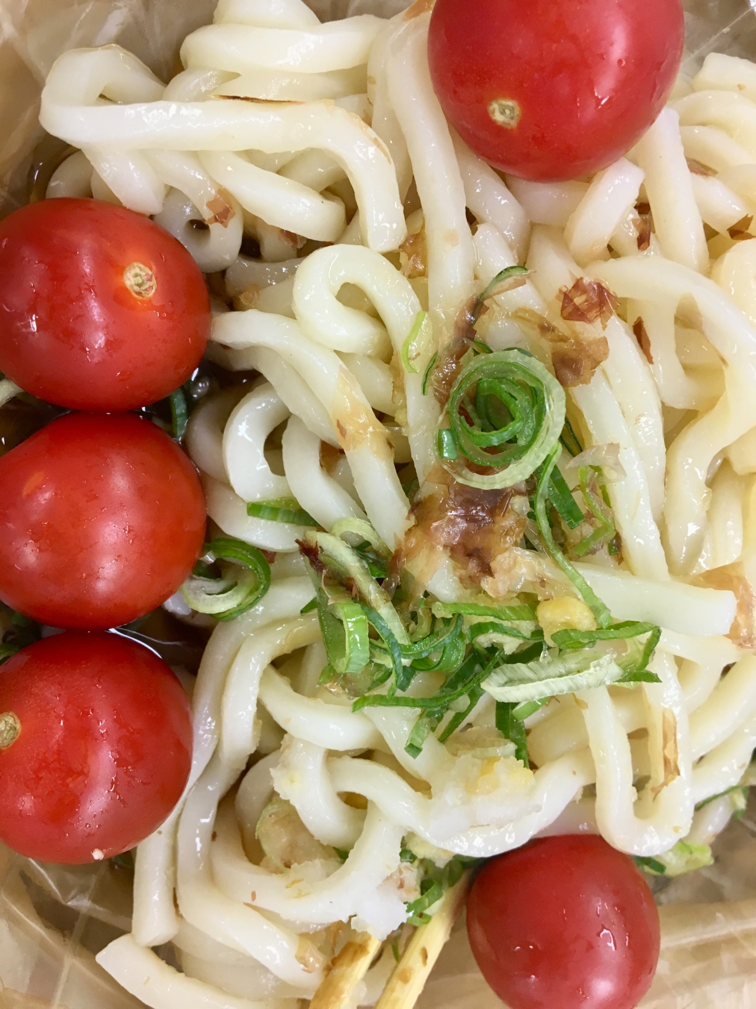 冷やしうどん！トマト、ネギ