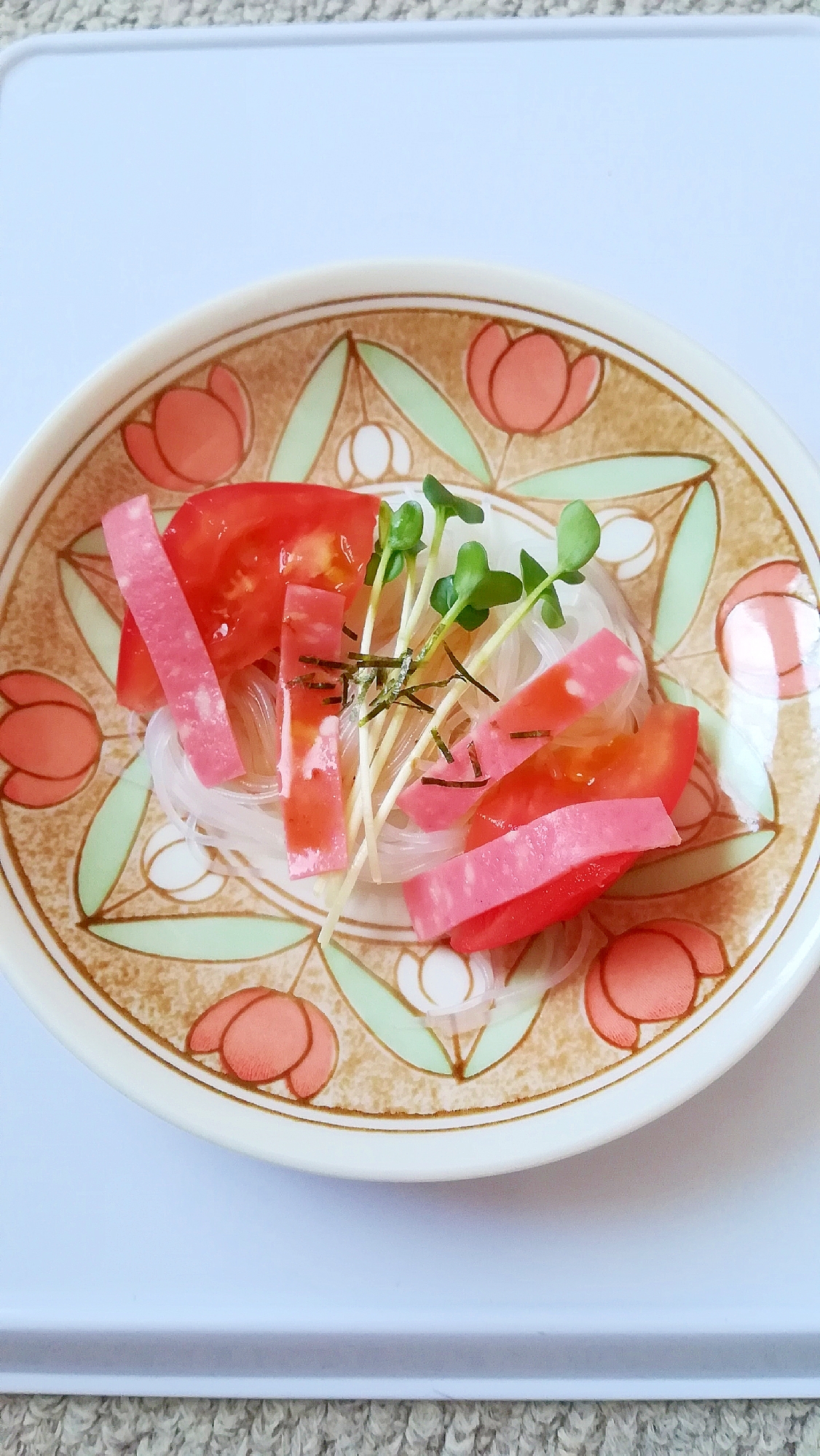 春雨とトマトとかいわれとハムの和風サラダ