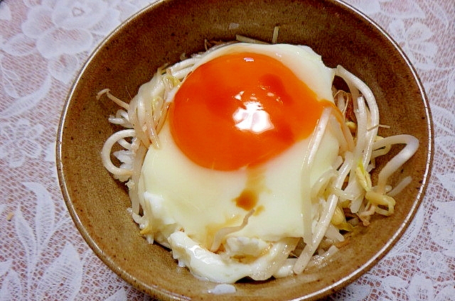 もやしの目玉焼き丼