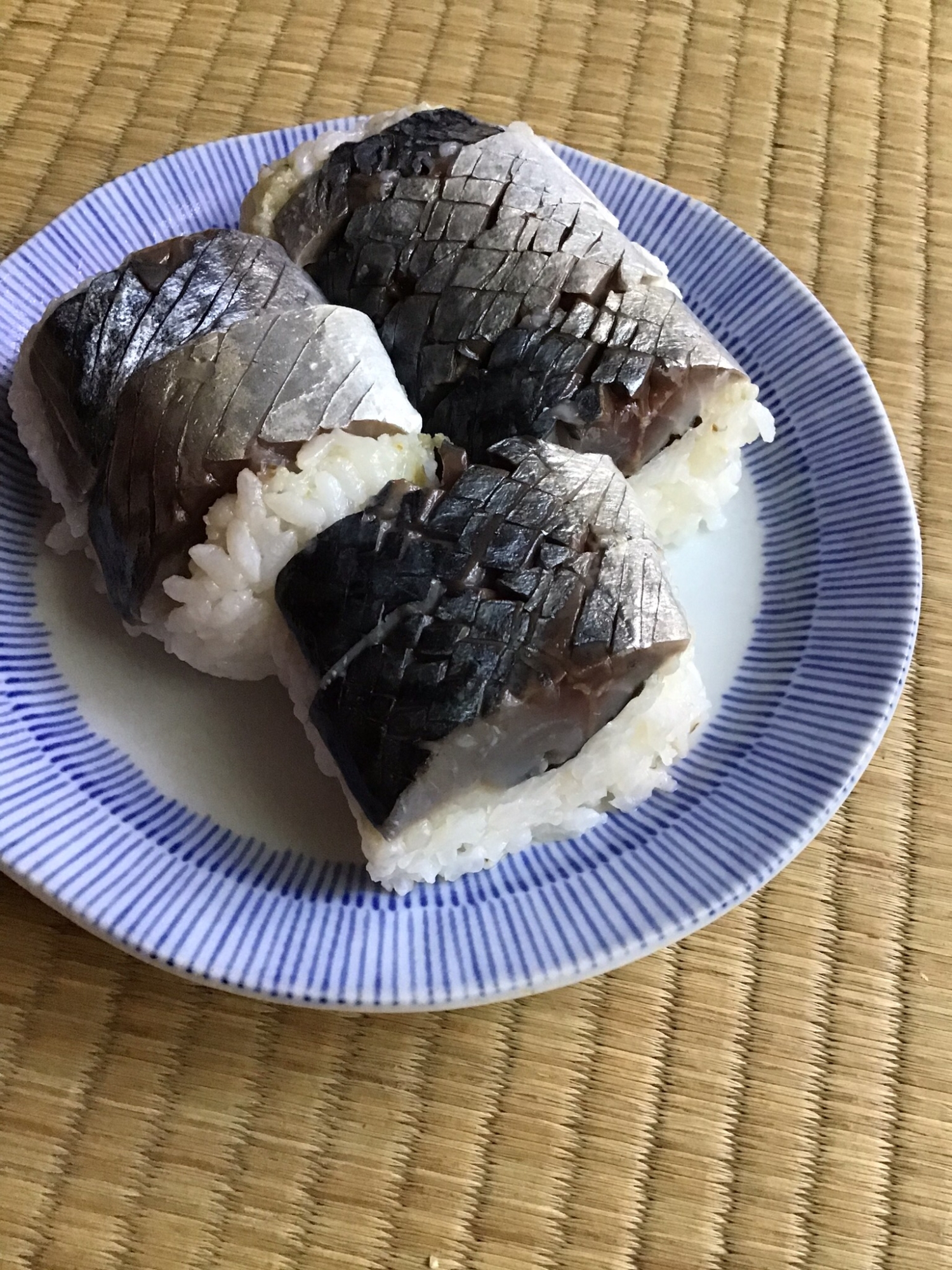 梅こぶ茶を使った鯖寿司。