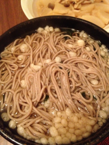 ワカメ入り　たぬき蕎麦