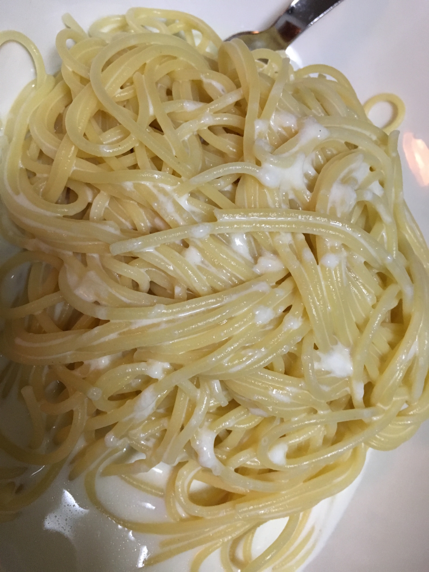 子供も喜ぶモッツァレラチーズのクリームパスタ