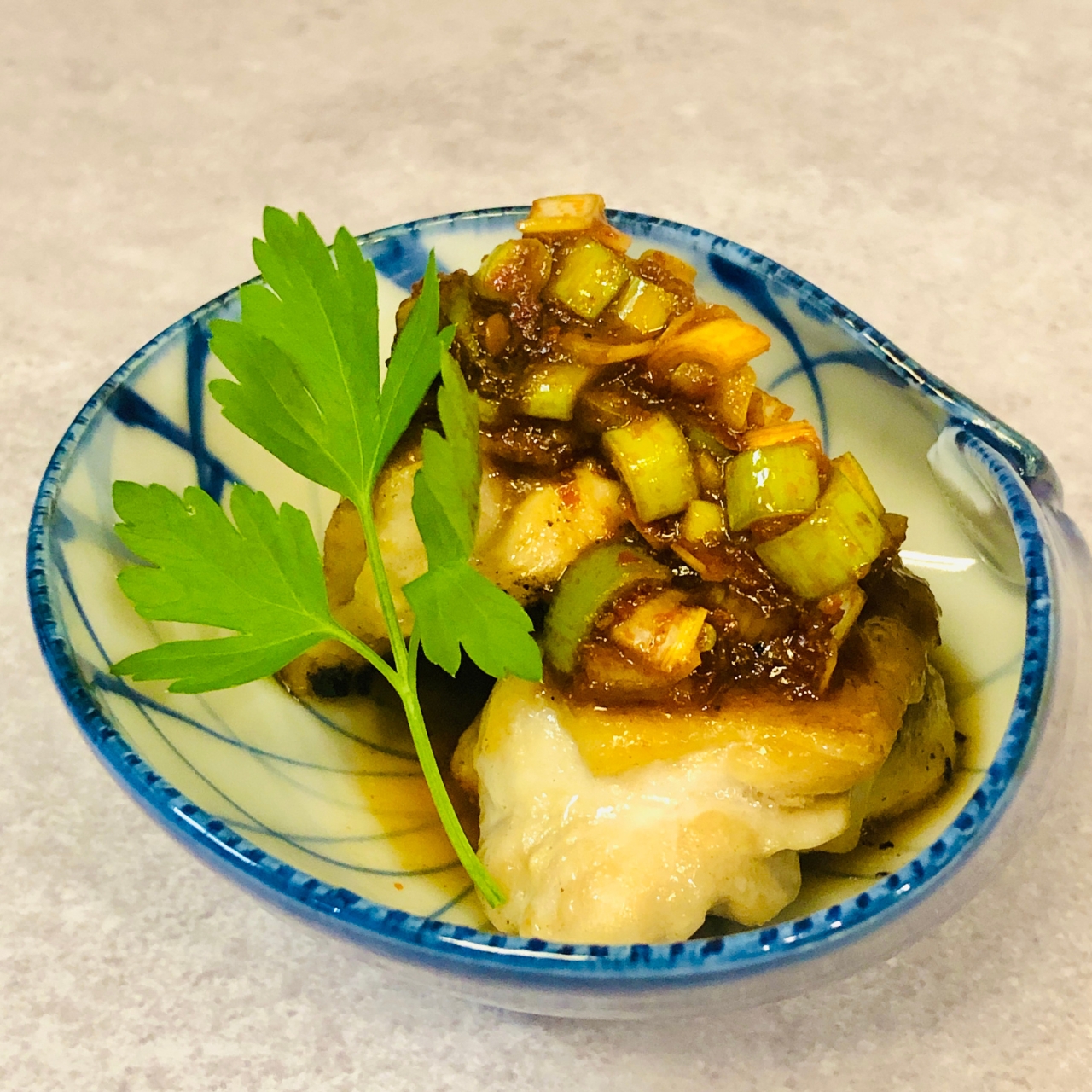 【香辣鶏】ピリッと辛い鶏肉の香辣ソースかけ