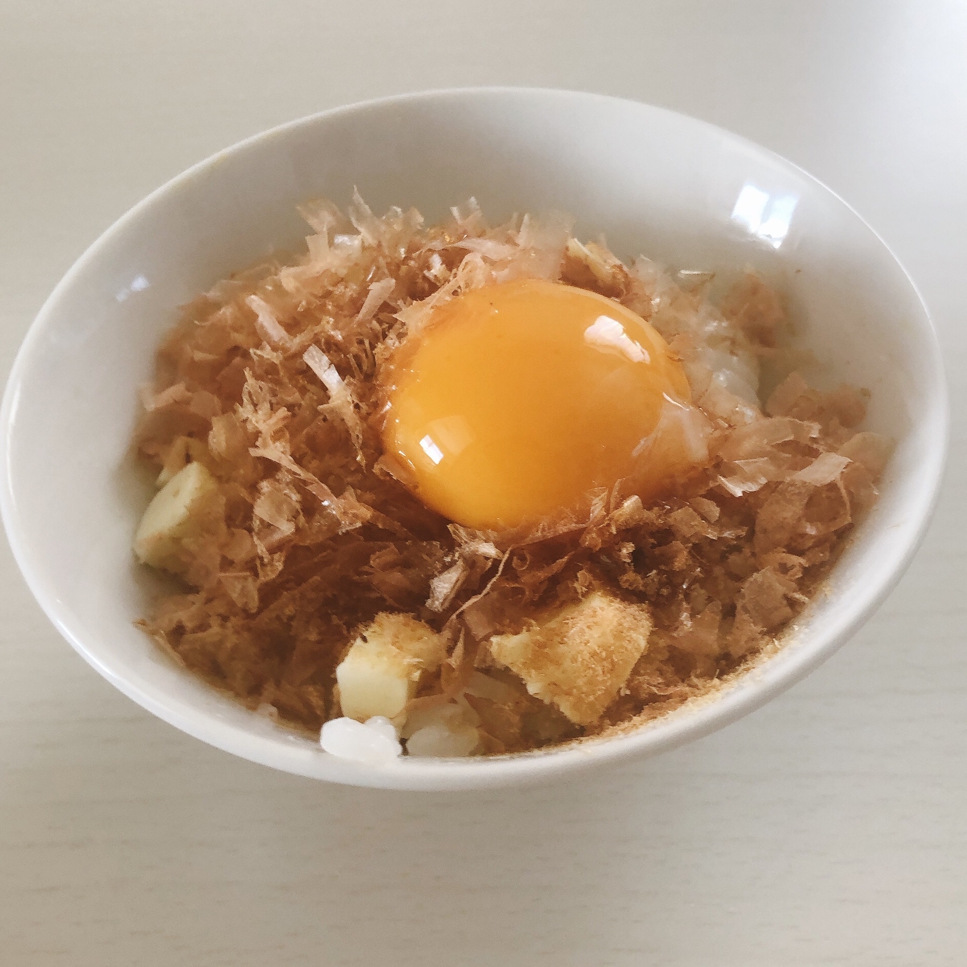 チーズと鰹節で卵かけご飯